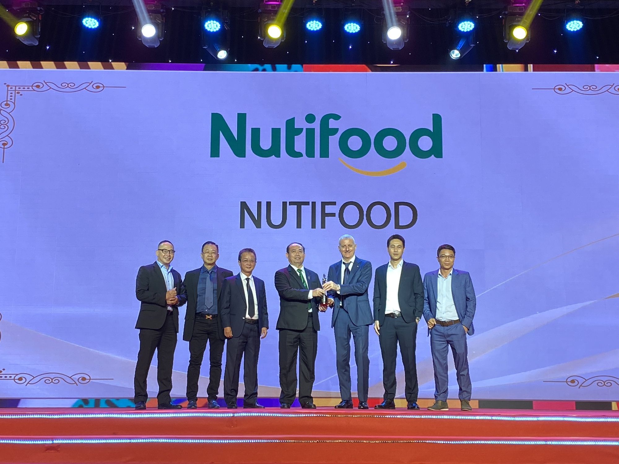 Nhóm NutiFood và ban lãnh đạo đăng ký mua lượng lớn cổ phiếu, Đường Quảng Ngãi (QNS) chi hơn 367 tỷ đồng trả cổ tức