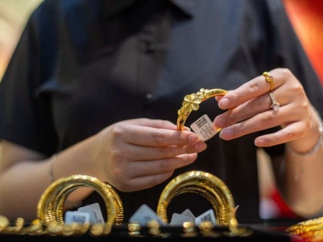 Giá vàng hôm nay 18/8: Vàng SJC giảm 600.000 đồng/lượng, thế giới áp sát 4.400 USD