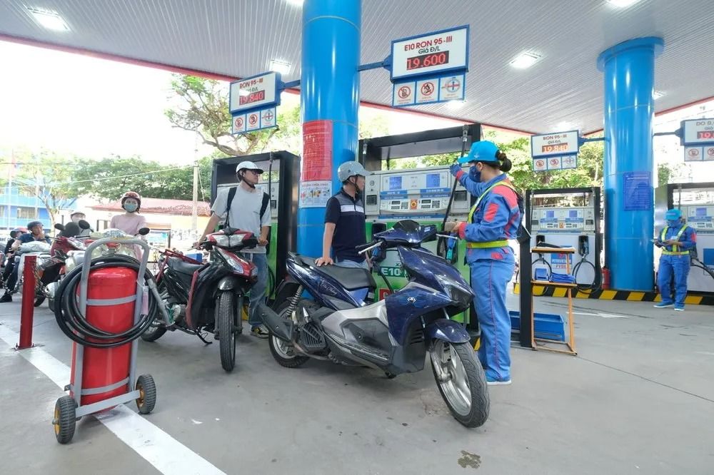 Giá xăng dầu ngày hôm nay 18/9: Xăng và dầu diesel đồng loạt tăng mạnh