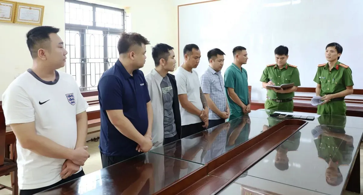 Two football-betting rings dismantled, with transactions totaling over 900-1,000 billion VND; 19 people detained.