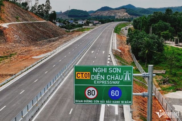 khong-the-de-duong-bac-nam-mang-danh-cao-toc-xe-chay-nhu-quoc-lo.jpeg
