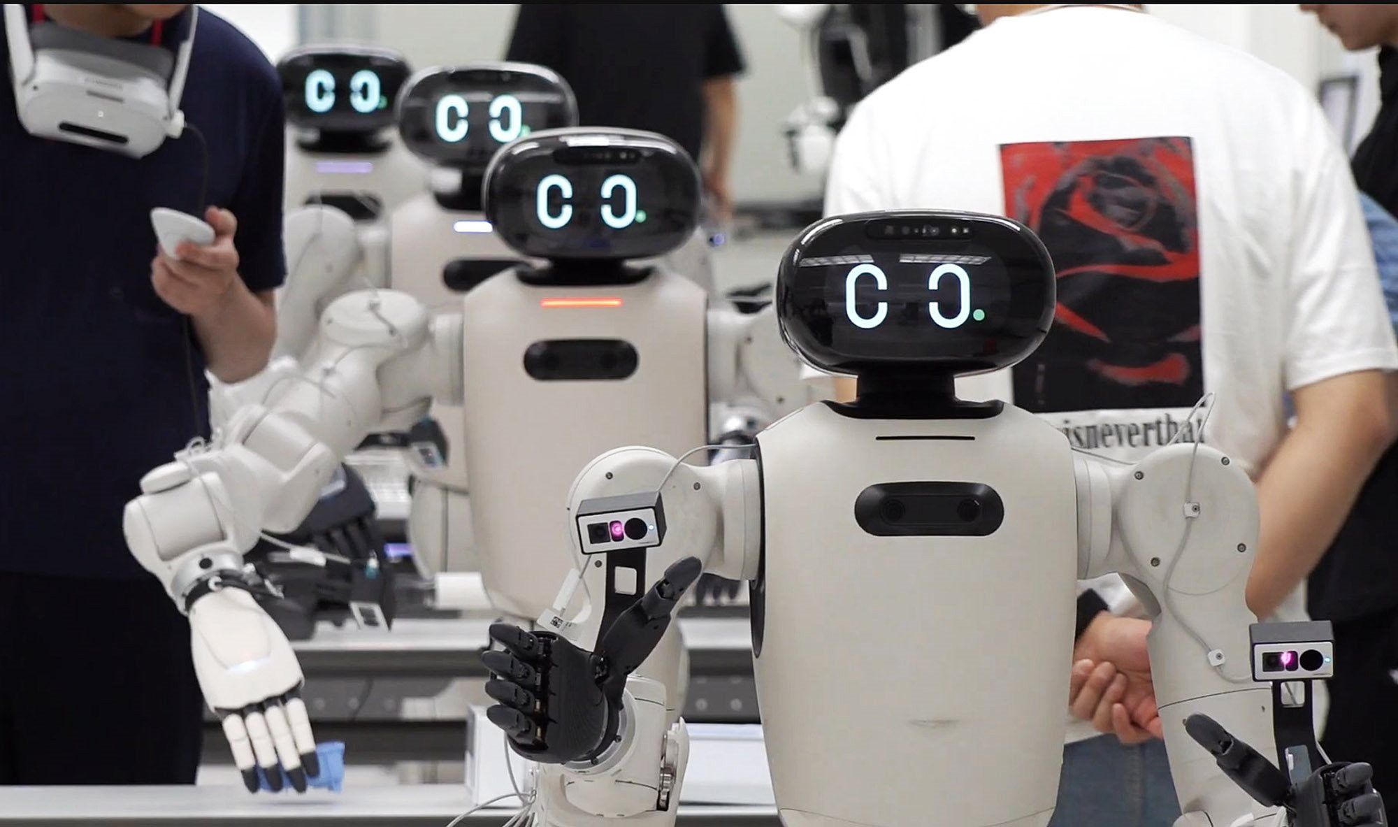 LG Electronics Establishes Robot Business Center