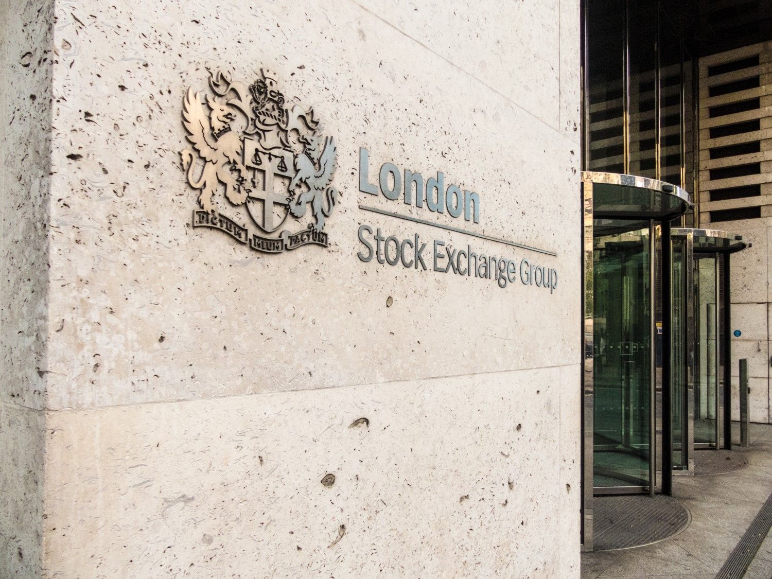 Sàn chứng khoán London sắp giao dịch "xuyên đêm"