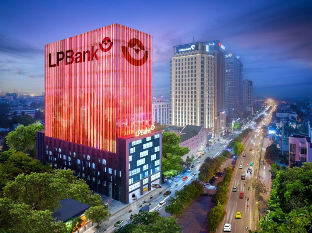 Cổ phiếu LPBank bứt phá mạnh, tăng 35% từ đầu năm
