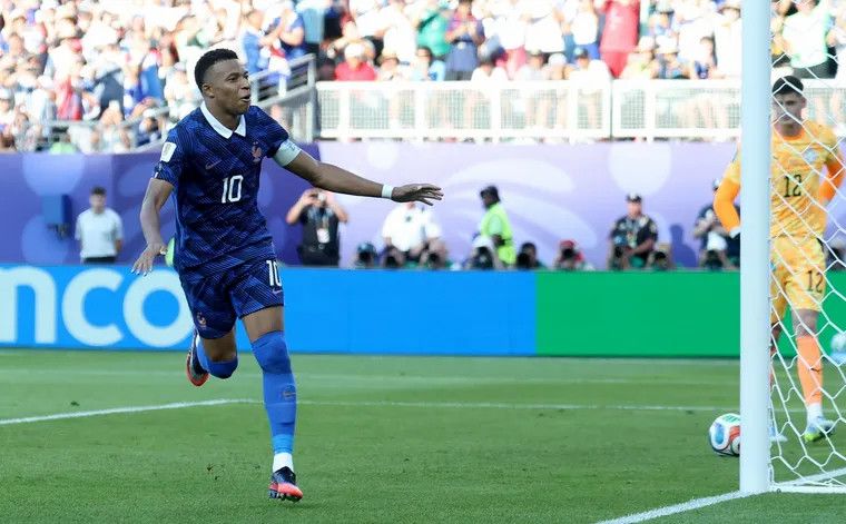 mbappe-paraguay-175.jpg