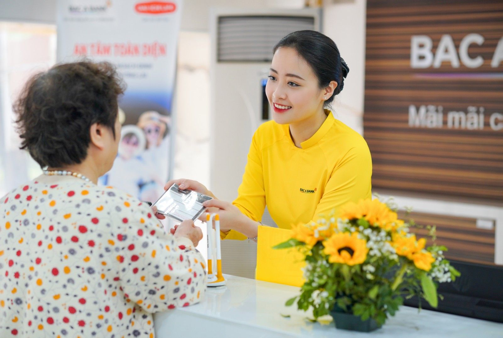 Lãi suất ngân hàng hôm nay 21/6: Mức đặc biệt 10%/năm tiếp tục dẫn đầu thị trường