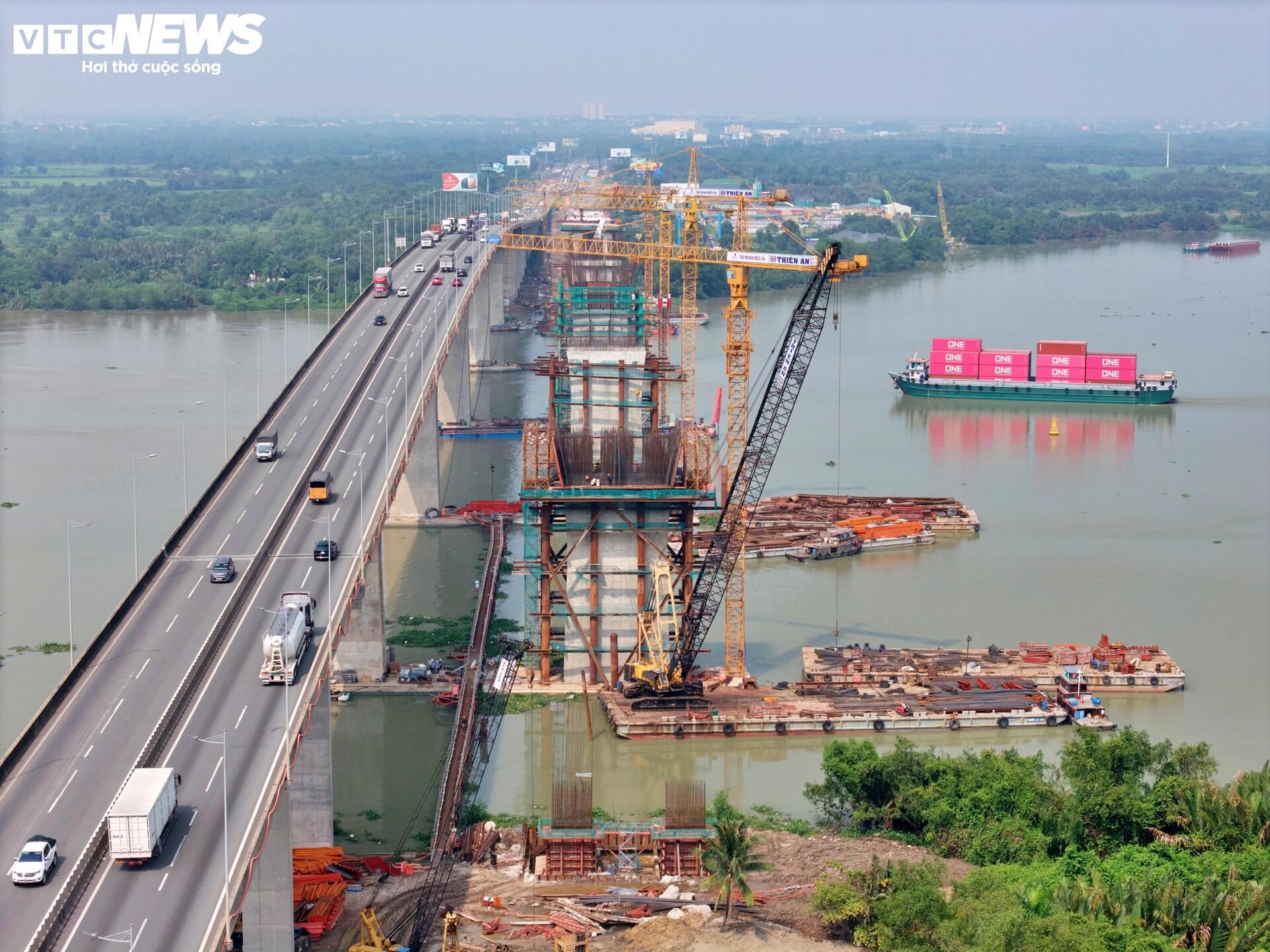 Long Thành 2 bridge on Ho Chi Minh City–Long Thành Expressway takes shape after more than 10 months of construction