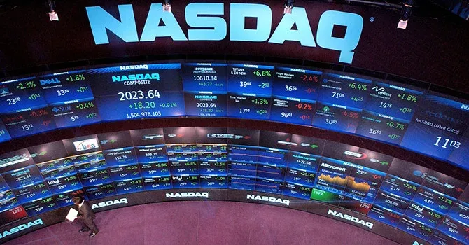 Nasdaq tăng hơn 2%, Dow Jones lập kỷ lục đóng cửa mới