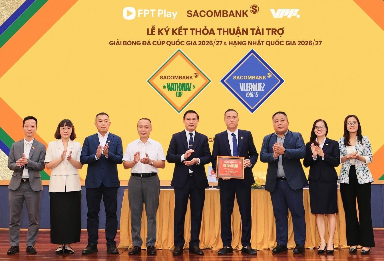 nhan-chung-nhan-tai-tro-chinh-cho-hai-giai-dau-chuyen-nghiep-cap-quoc-gia.jpg