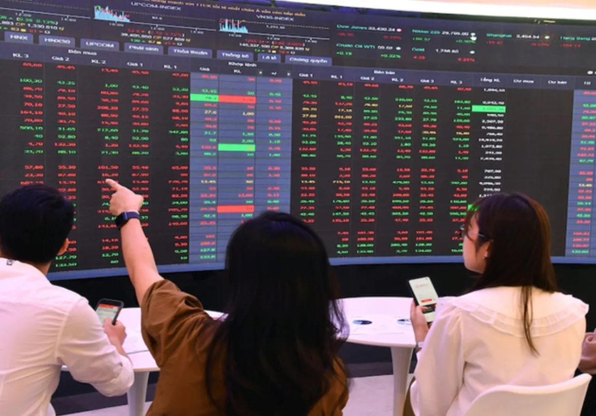 Nhận định chứng khoán 14/8: VN-Index giằng co, còn dư địa điều chỉnh