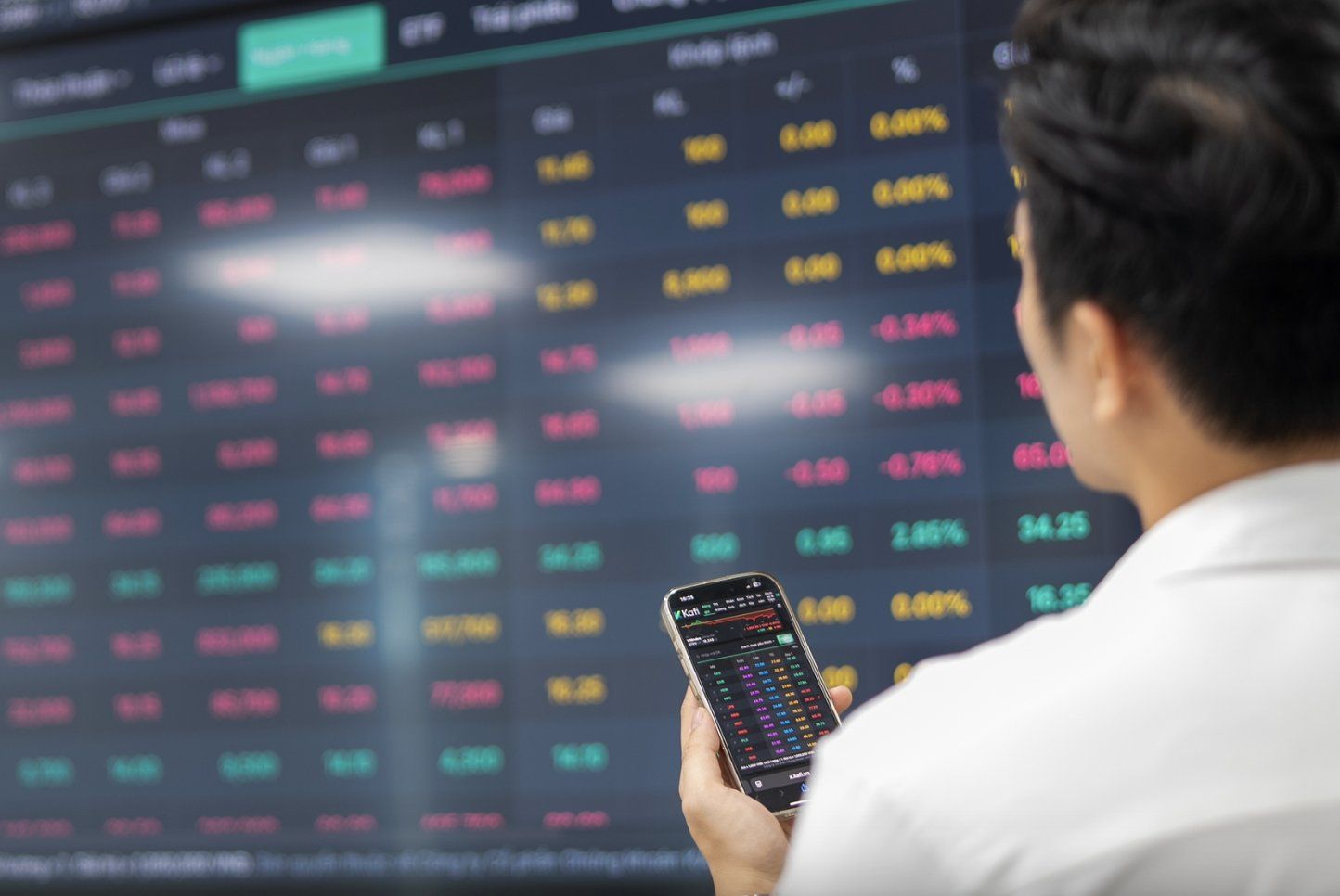 Nhận định chứng khoán phiên cuối tháng 7: VN-Index còn dư địa tăng nhưng áp lực rung lắc hiện hữu
