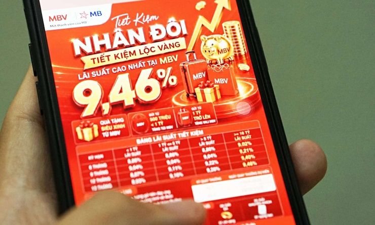 Nhân viên ngân hàng chạy đua tìm khách gửi tiền