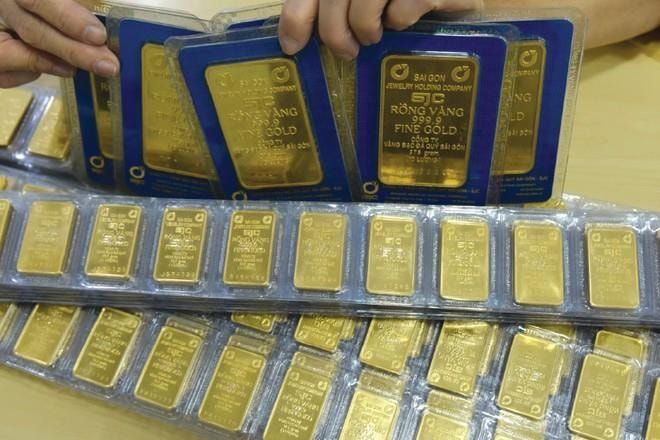Giá vàng nhẫn và vàng miếng giao dịch tại phiên sáng ngày 10/4 ở mức đi ngang trong khi thị trường chờ dữ liệu CPI Mỹ