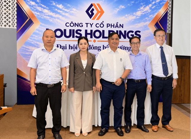 Ông Đỗ Thành Nhân 45 tuổi rời trại giam, lập tức cùng vợ mở công ty riêng, dự kiến rót 2.700 tỷ vào hai doanh nghiệp trên sàn