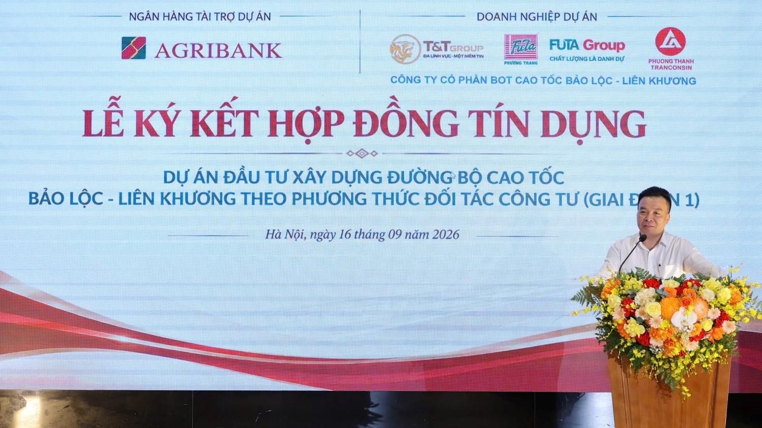 ong-le-va-xuat-pho-tong-giam-doc-agribank-phat-bieu-tai-le-ky-ket.jpg