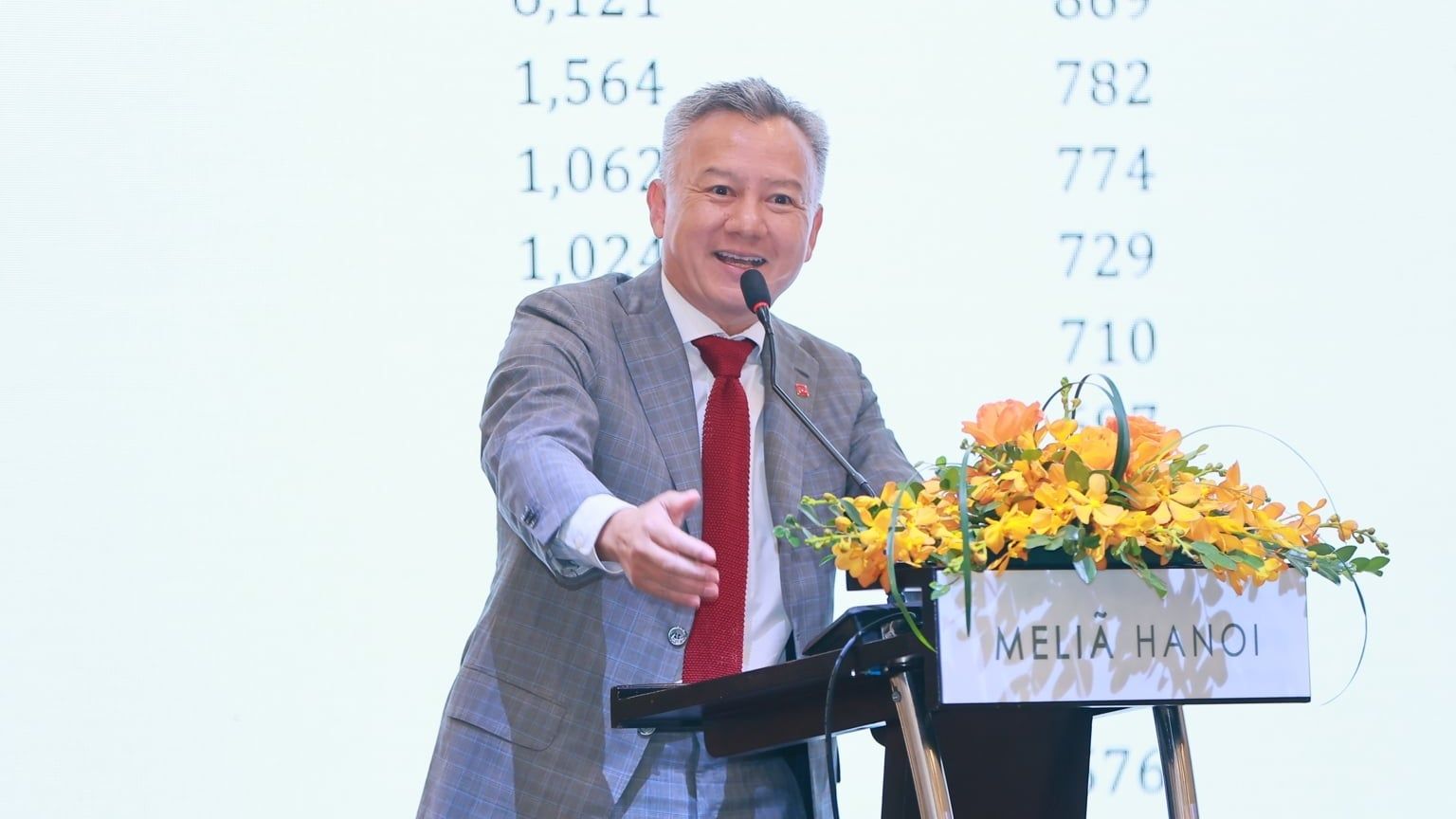 ong-thomas-nguyen-lanh-dao-mang-ngan-hang-dau-tu-ban-hang-va-giao-dich-to-chuc.jpg