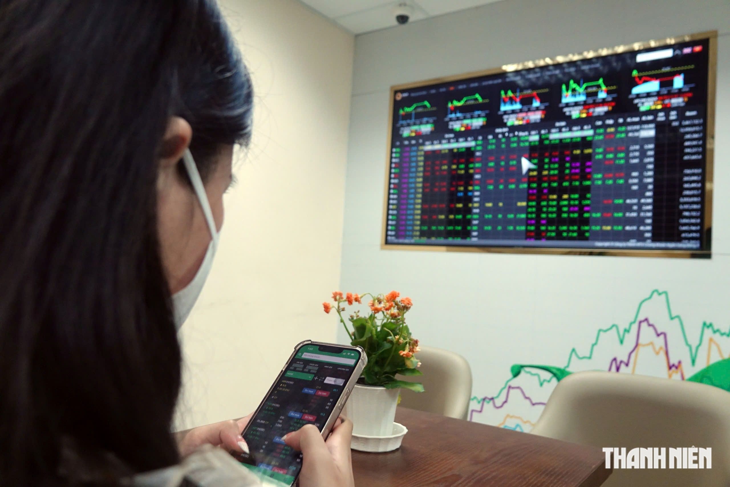 Ông Trần Quí Thanh, công ty liên quan Tân Hoàng Minh rót vốn vào công ty chứng khoán