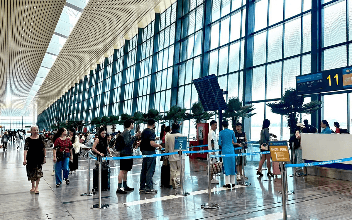 Lưu lượng hành khách qua sân bay Tân Sơn Nhất tăng khoảng 24% ngày cuối kỳ nghỉ lễ