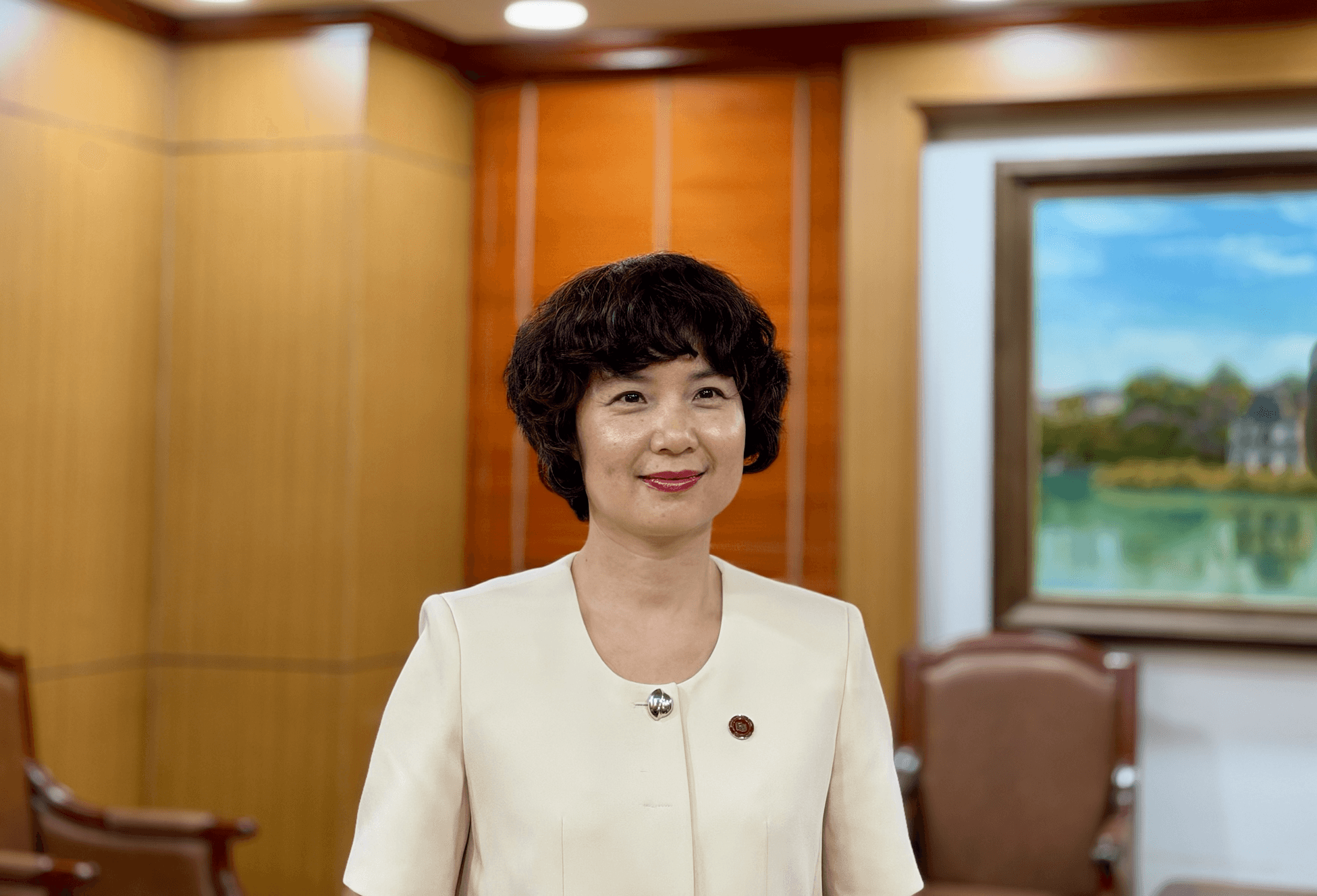 pgs-ts-pham-thu-huong-hieu-truong-truong-dai-hoc-ngoai-thuong.png