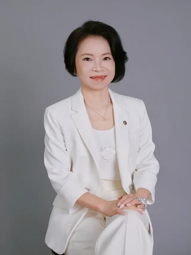 phạm thu hương.webp
