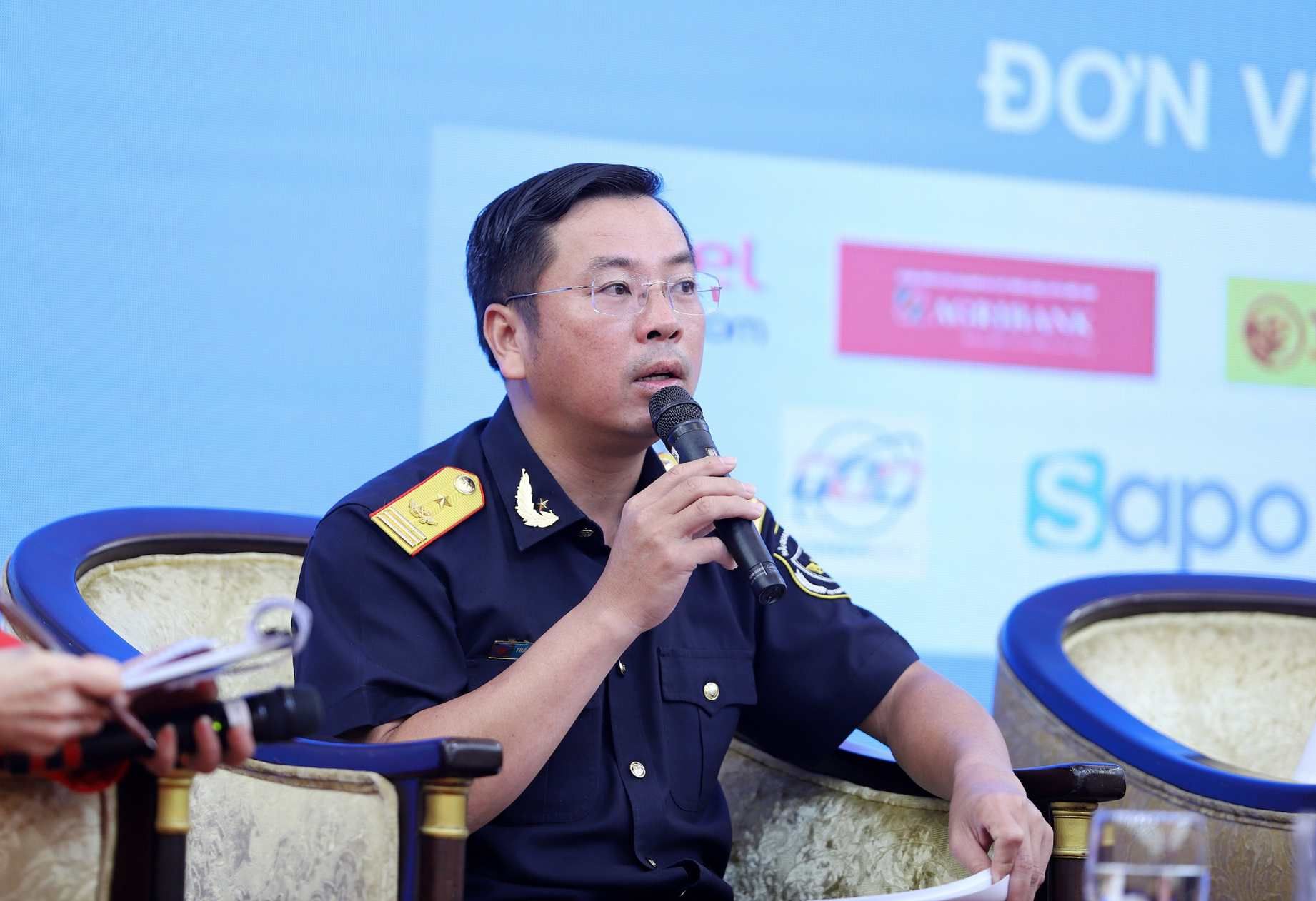 pho-cuc-truong-cuc-hai-quan-tran-duc-hung-tra-loi-cac-vuong-mac-doanh-nghiep-neu.jpg
