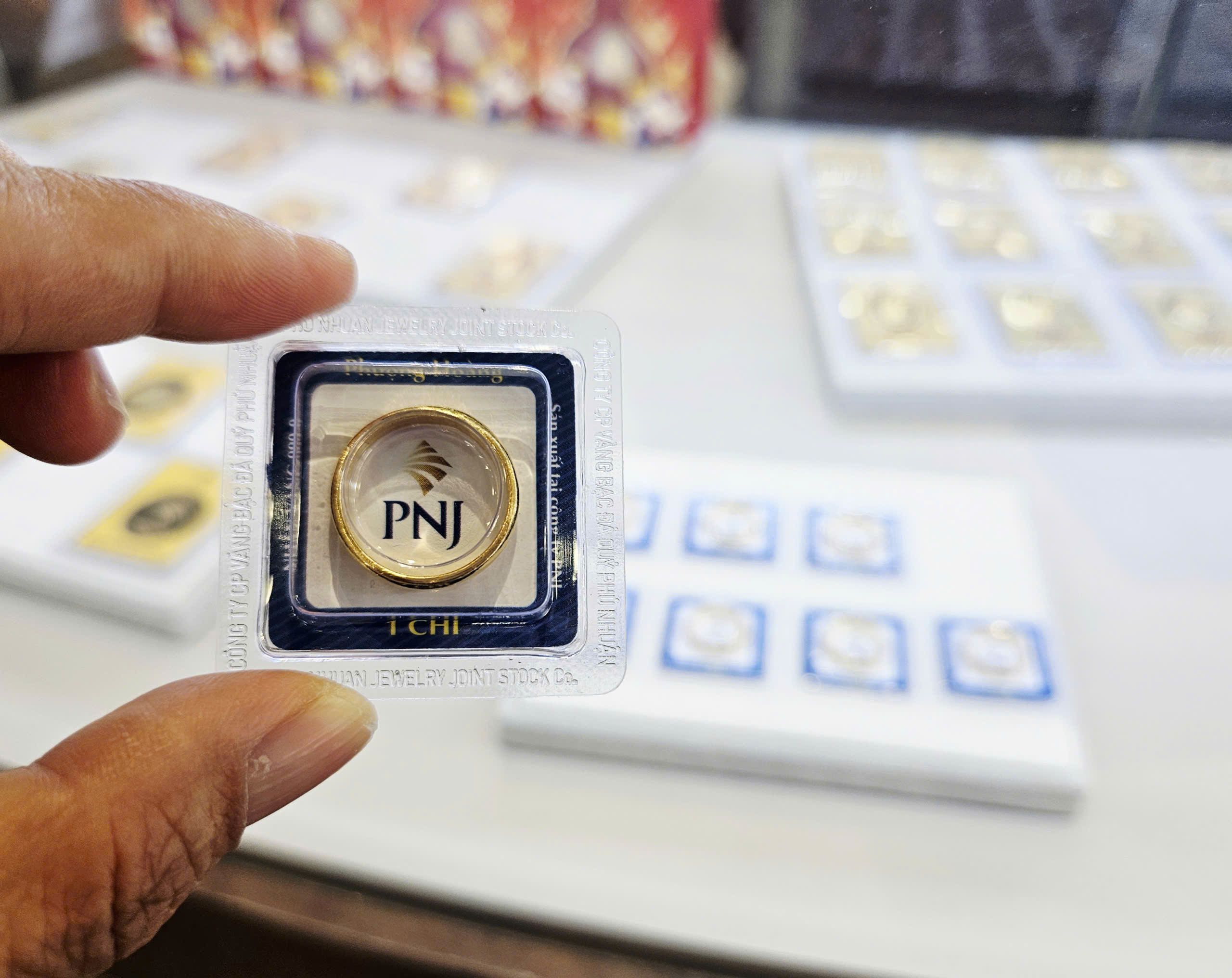 PNJ đảo chiều tăng trong sáng 2/10 sau 4 phiên giảm sàn