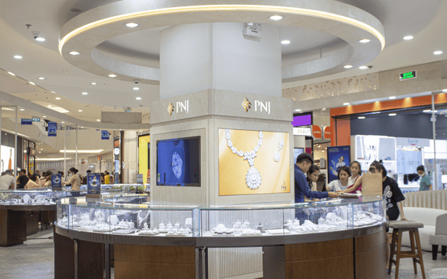 Hai nhóm quỹ ngoại đồng loạt bán mạnh PNJ, cùng rời nhóm cổ đông lớn