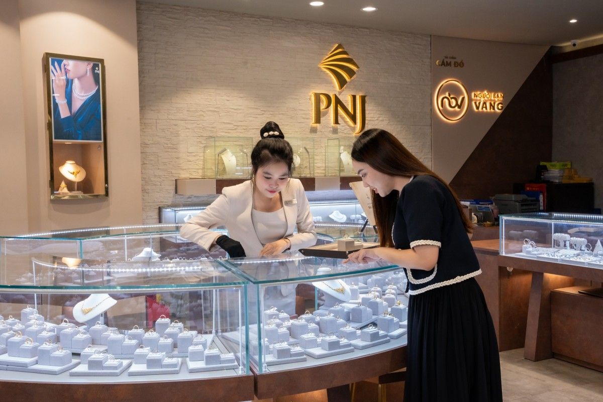 PNJ dự kiến lỗ 6.271 tỷ đồng, em trai Chủ tịch đăng ký bán 9 triệu cổ phiếu