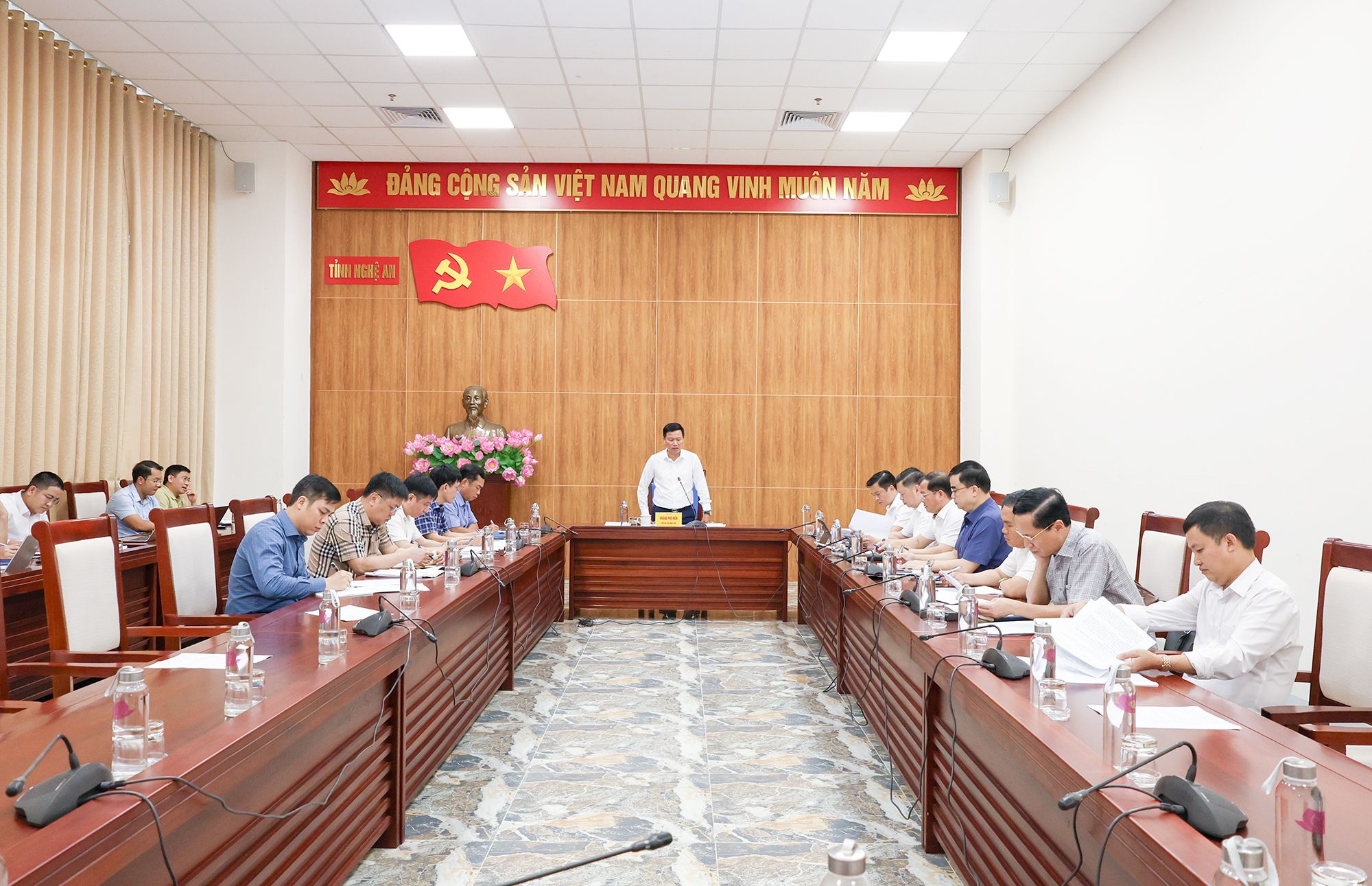 Đường cao tốc Vinh–Thanh Thủy, dài 60 km với vốn đầu tư trên 23,94 nghìn tỷ đồng, đặt mục tiêu khởi công vào ngày 30 tháng 4