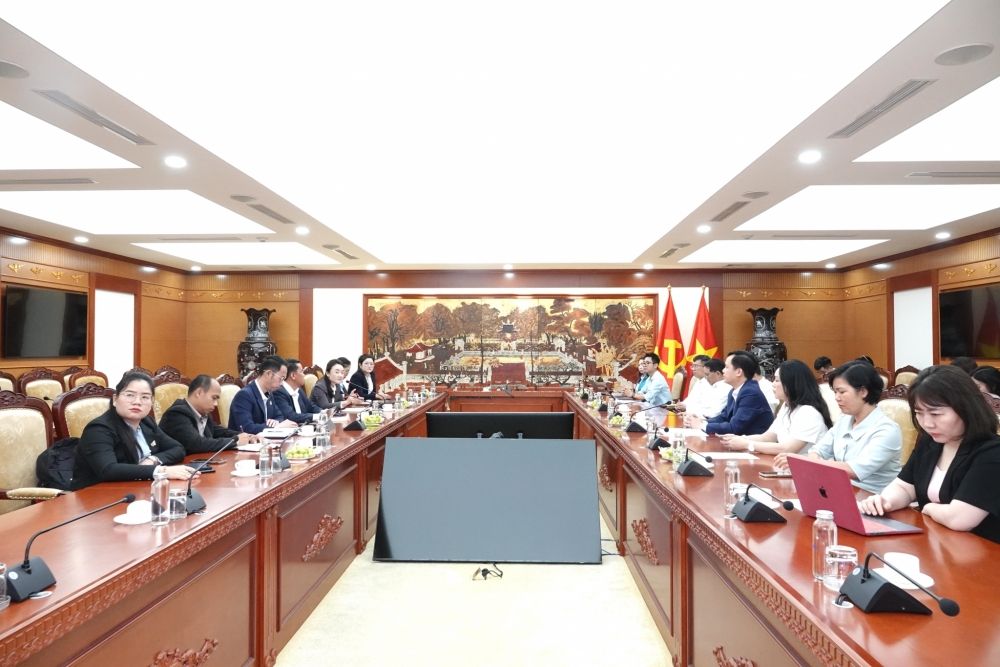 quang-canh-buoi-lam-viec.jpg