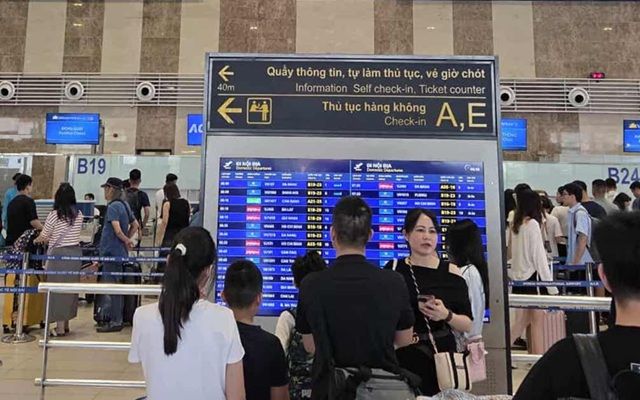 How passengers are compensated for flight delays and cancellations under the new regulation