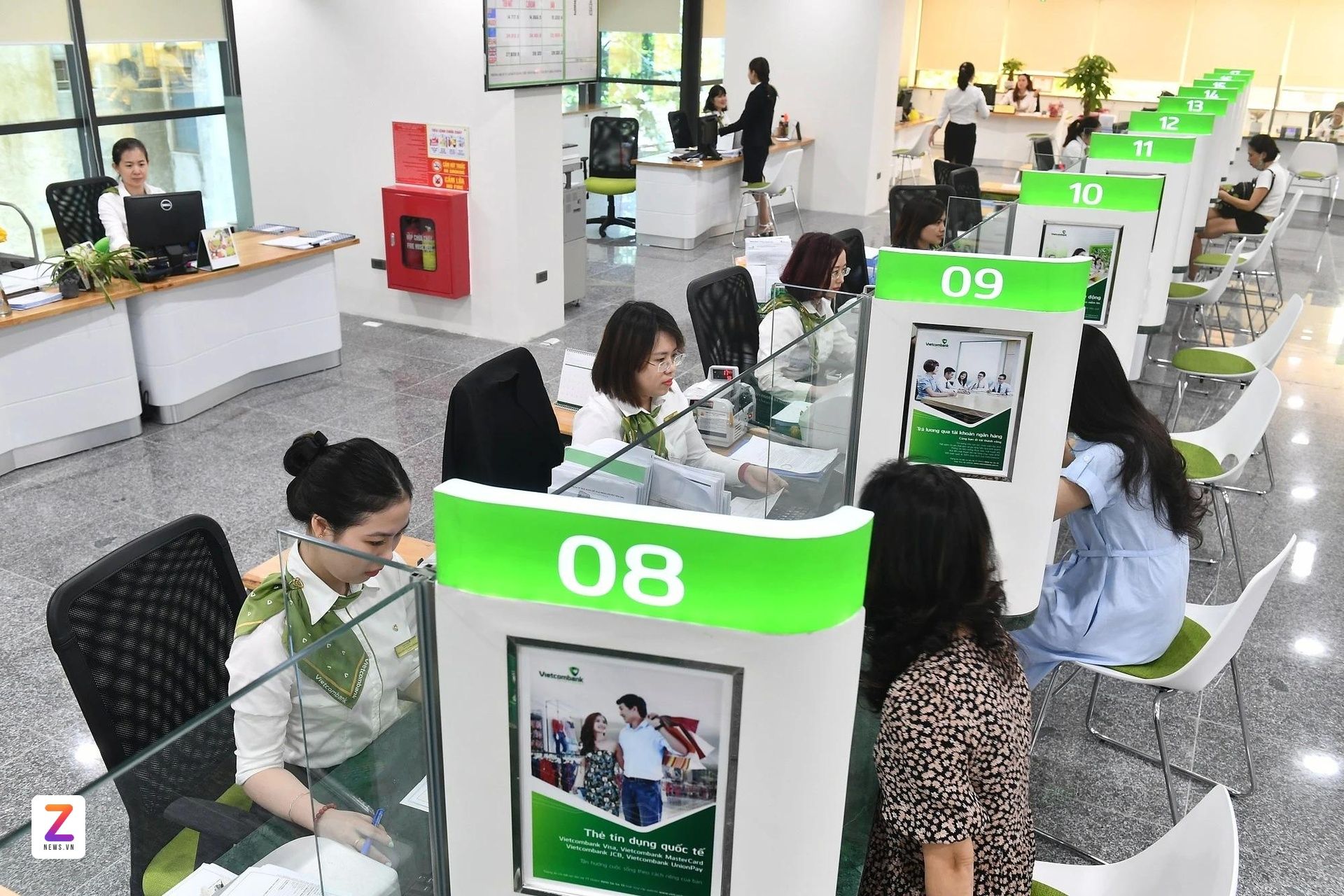 reuters-ngan-hang-viet-sap-don-lan-song-von-ngoai-lon-chua-tung-co.jpg