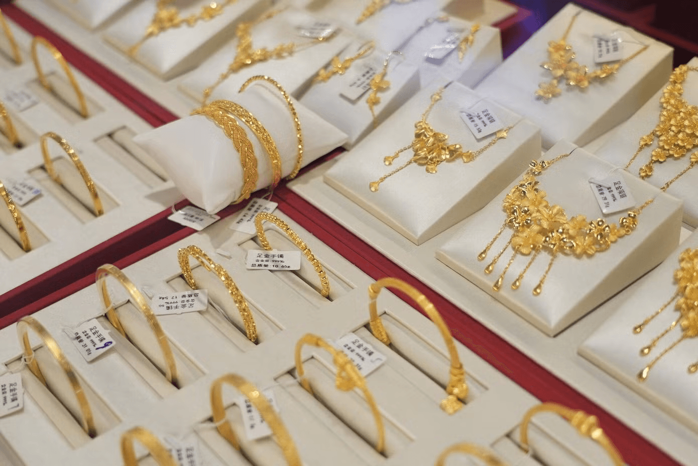Giá vàng thế giới giảm mạnh
