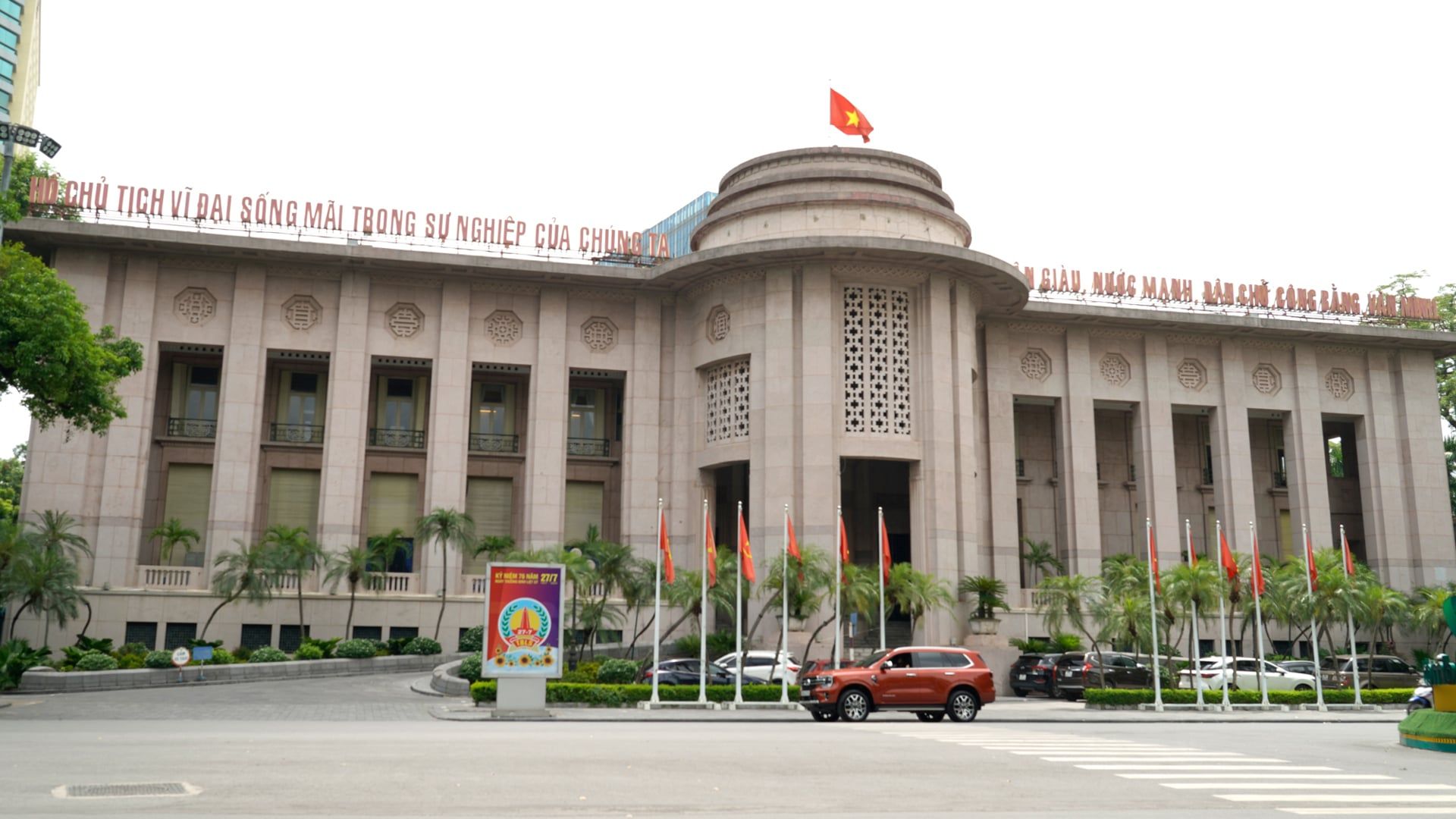 Hỗ trợ tái cấp vốn cho các ngân hàng để hỗ trợ thanh khoản