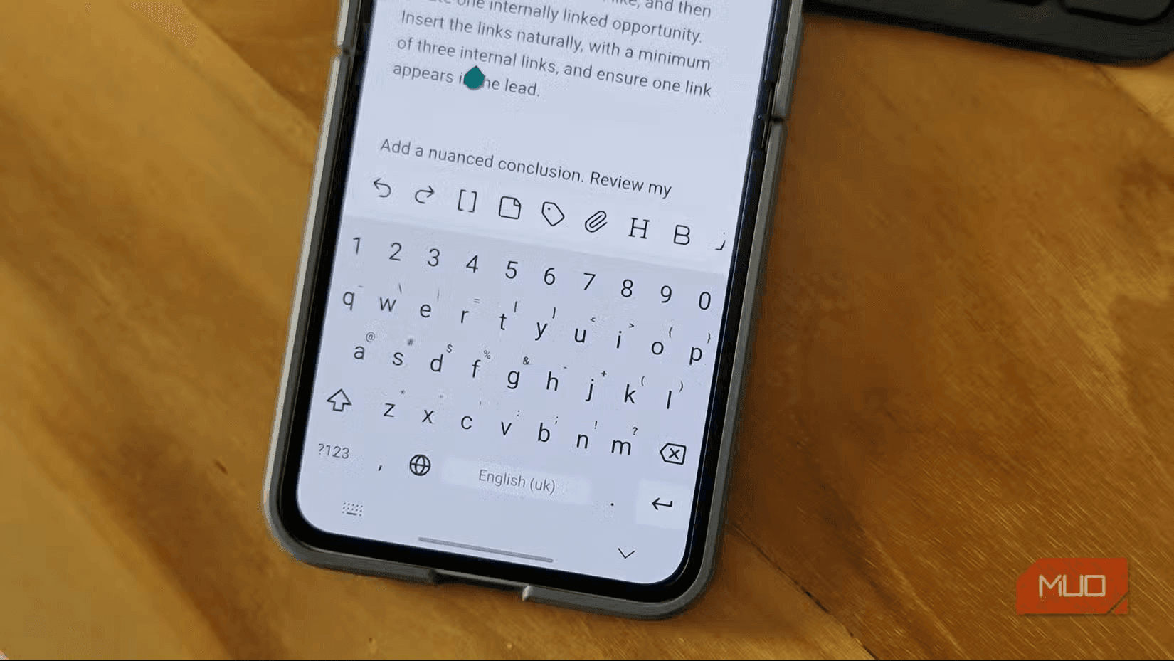 Ultra-light Android apps under 5MB with advanced features include Simple Keyboard, KISS Launcher, and Open Camera
