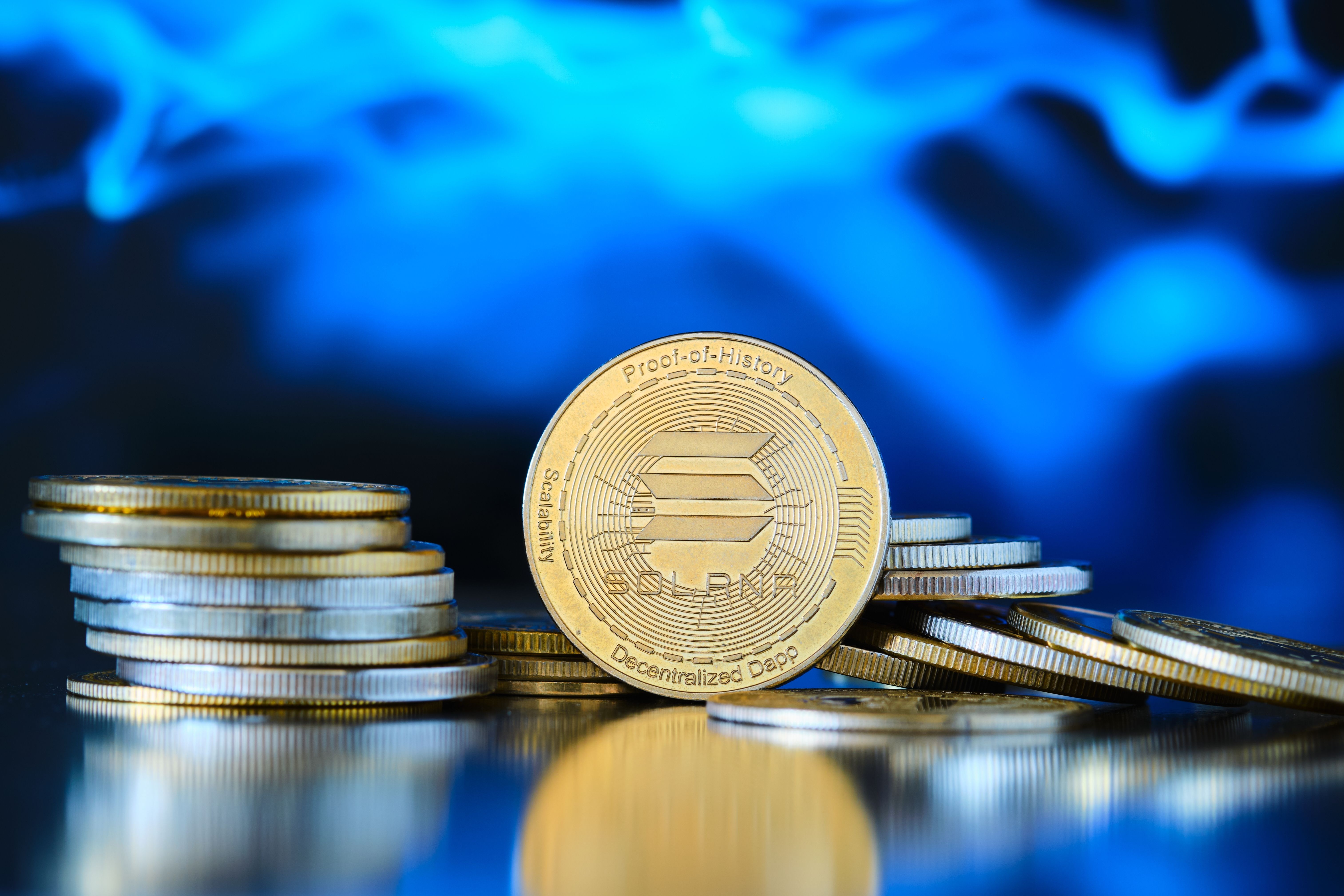 Solana dao động trong phạm vi hẹp từ 80 đến 95 USD khi các mức ở khung thời gian dài hơn được chú ý; lãi mở tăng sau đợt giảm