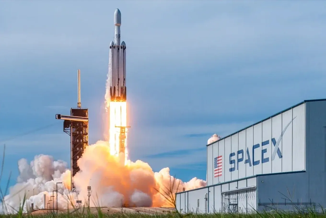 SpaceX mất mốc giá IPO sau phiên giảm 7%