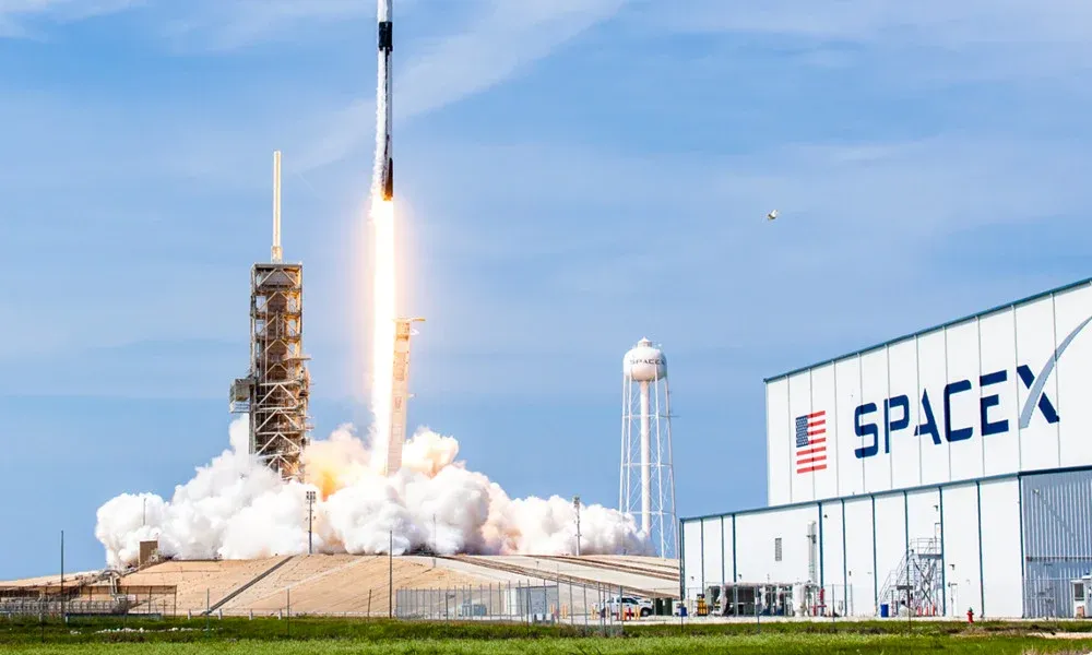 SpaceX vượt Amazon về vốn hóa, Elon Musk có thêm nguồn lực lớn cho cuộc đua AI