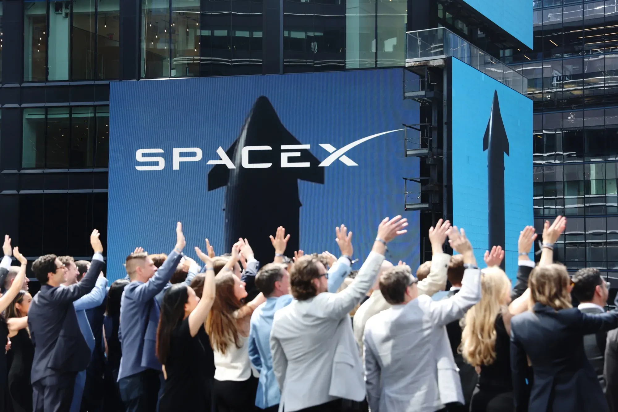 SpaceX mất 40% giá trị sau IPO, vốn hóa giảm 800 tỷ USD