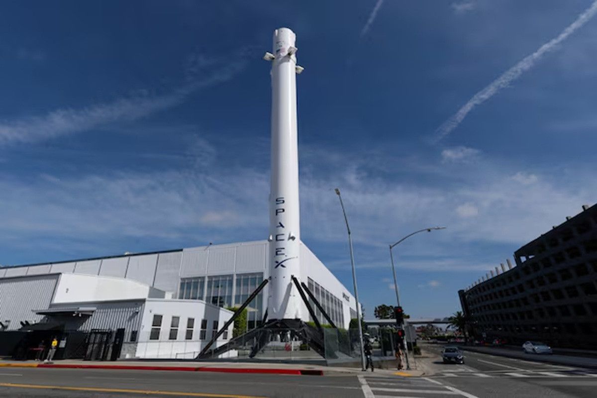 Liên tiếp thắng thầu tỷ USD, cổ phiếu của SpaceX vẫn lao dốc