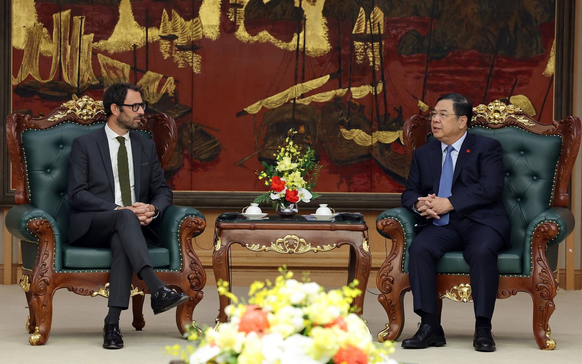 Vietnam Deputy Prime Minister Meets French energy group Qair International; aims to expand offshore wind investments and energy projects valued over $300 billion