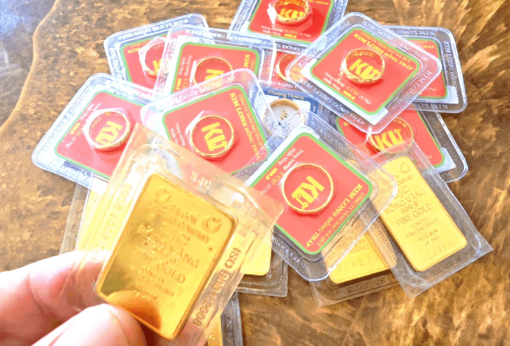 Gold prices retreat as dollar strengthens and rate outlook weighs on bullion