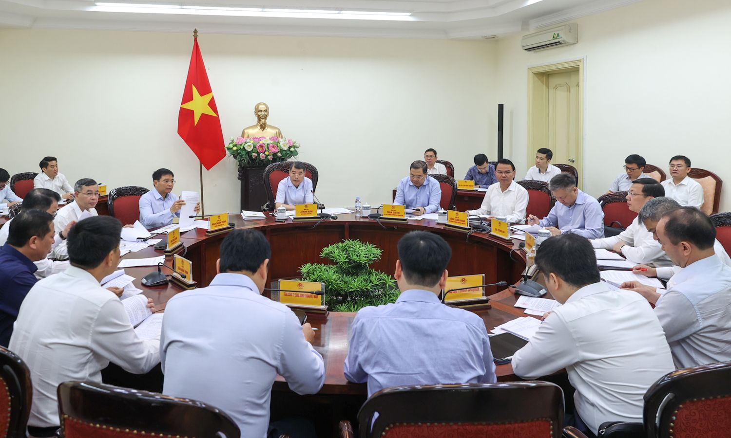 Thủ tướng kêu gọi hoàn tất kiện toàn nhân sự lãnh đạo chủ chốt tại ACV trước ngày 7/5