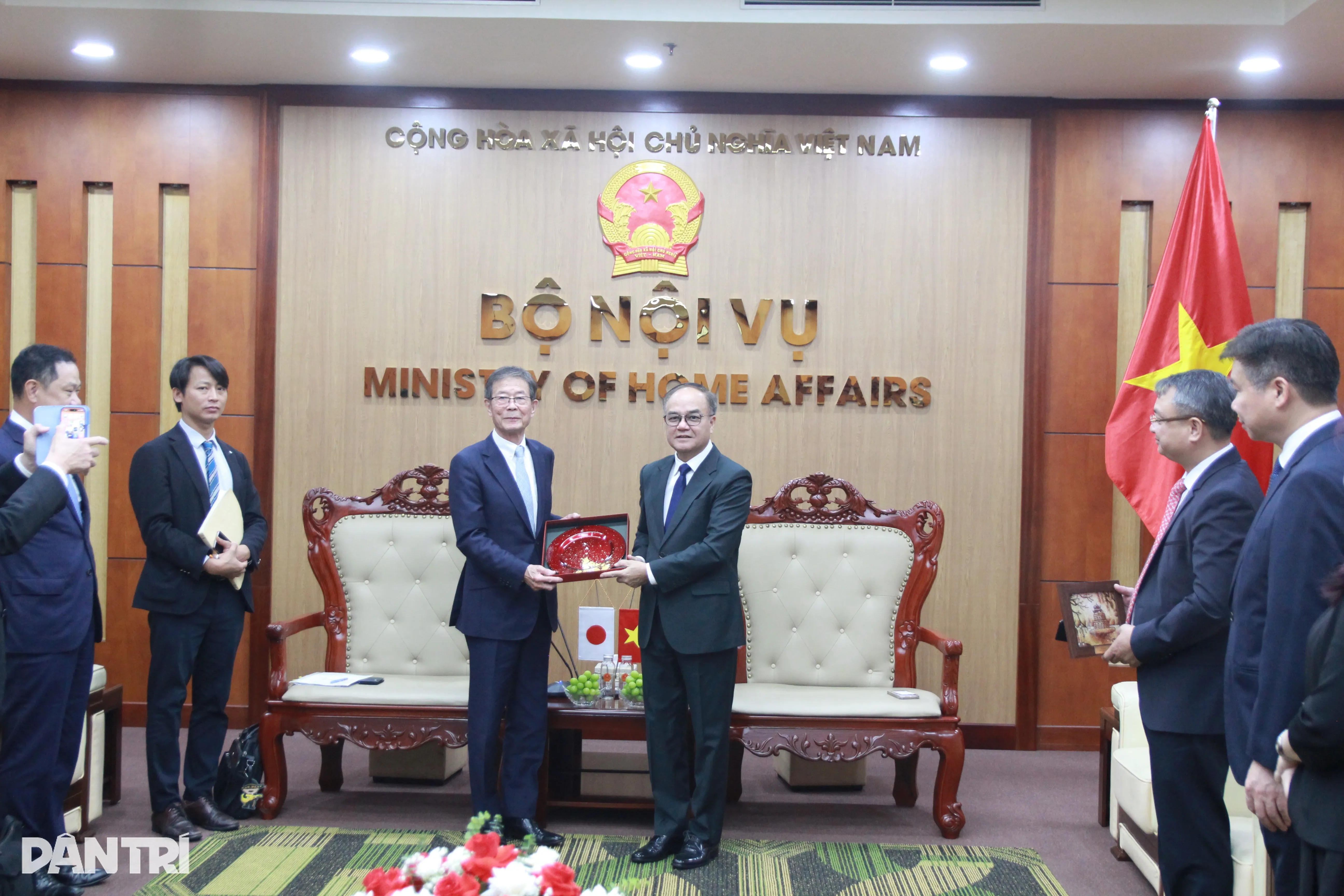 thuat-ngu-vong-tuan-hoan-nhan-luc-da-duoc-lanh-dao-hai-ben-dong-thuan-va-nhac-den-nhu-mot-chien-luoc-cot-loi.webp