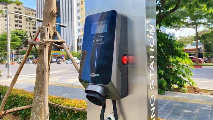 Ministry of Industry and Trade Urges Localities to Update Electricity Demand for EV Charging Stations