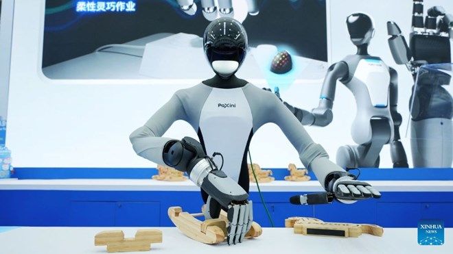 trung-quoc-mo-rong-ung-dung-robot-ai-trong-cac-nganh-cong-nghiep.jpg
