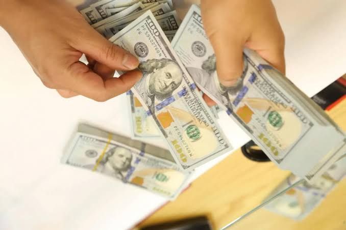 Tỷ giá ngân hàng hôm nay 13/10: Tỷ giá trung tâm giảm 8 đồng, chỉ số DXY vượt 102 điểm