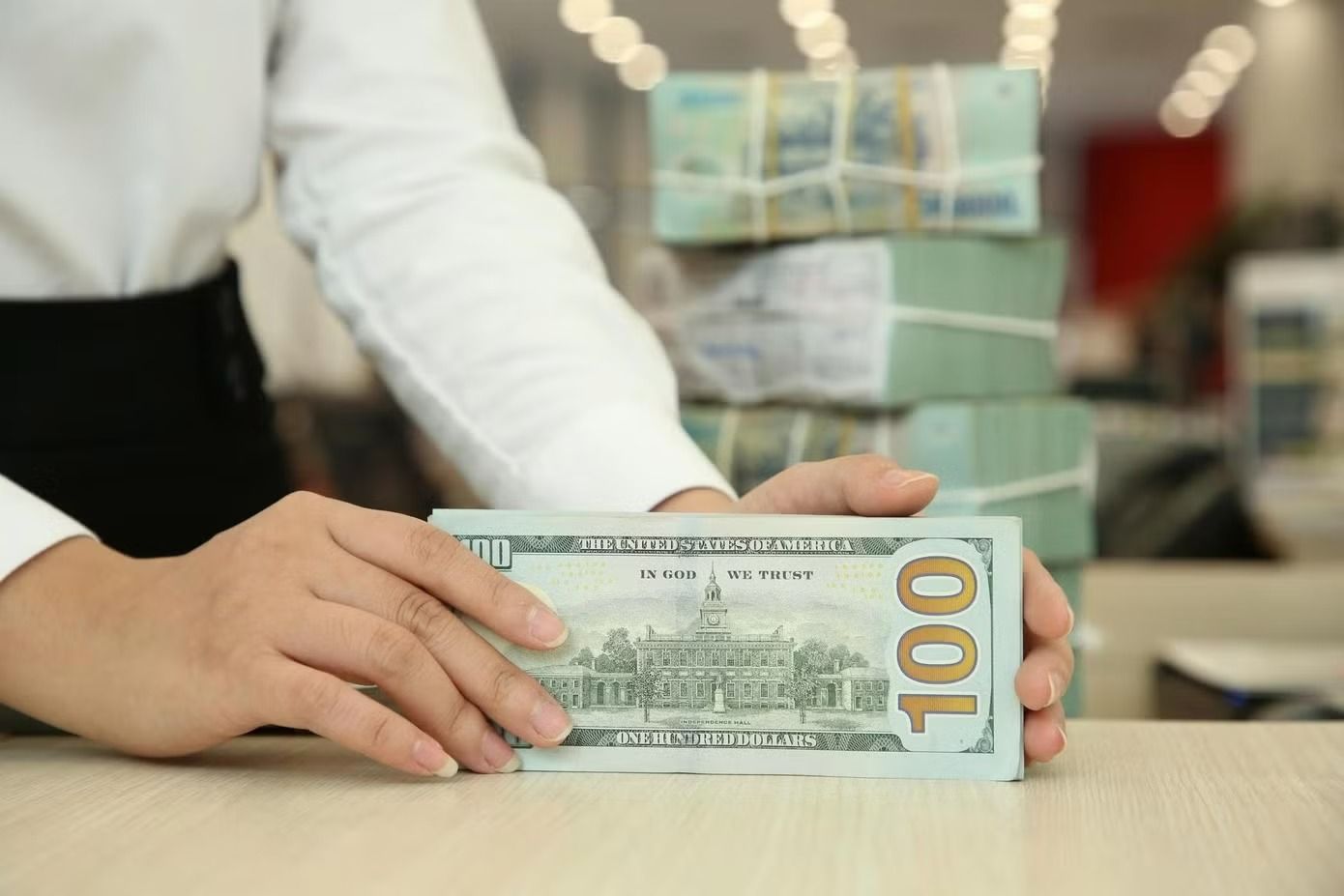 Vì sao ngân hàng nội tìm nhà đầu tư ngoại?