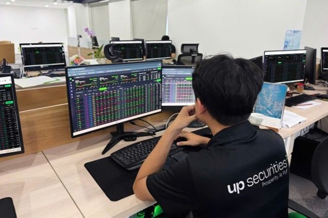 Doanh nghiệp liên quan Tân Hoàng Minh đăng ký mua 62,6 triệu cổ phiếu Chứng khoán UP