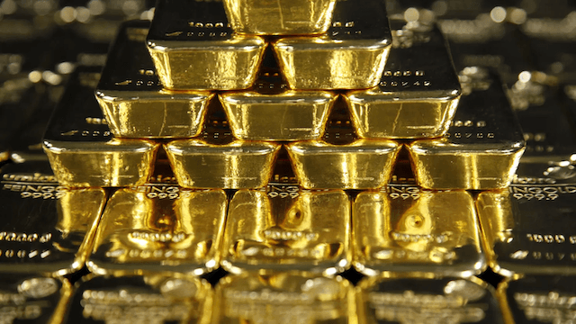 World gold prices edge higher as USD weakens after US-Iran ceasefire, with weekly gains driven by easing tensions